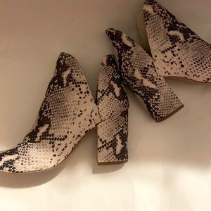 Steve Madden Rookie Snakeskin ankle  bootie Women’s size 8.5